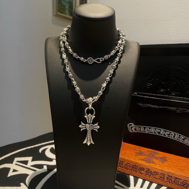 Ch*0me He**ts necklaces